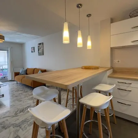 Beau 3 Pieces Centre Apartment